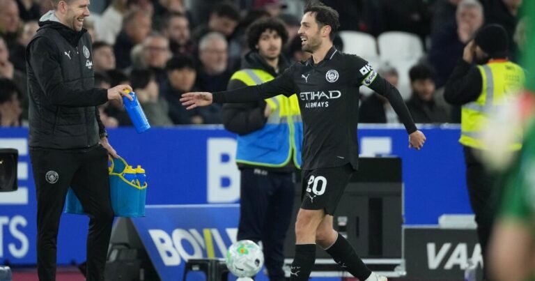 Guardiola dice que le "encantaría" que Bernardo Silva siga, pero no sabe si lo hará