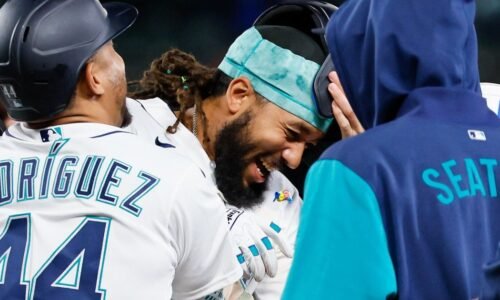 J.P. Crawford delivers walkoff winner in Mariners’ thrilling comeback over Astros