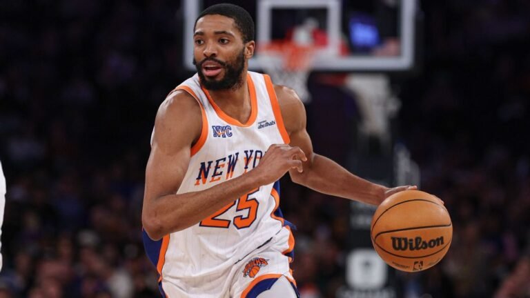Knicks' Bridges ups games played streak with 23-second stint