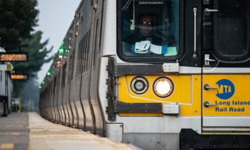 LIRR delays, reroutes after train gets stuck in tunnel during morning commute