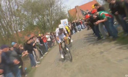 LIVESTREAM Parijs-Roubaix: Tadej Pogacar krijgt frisser ogende Wout van Aert er niet af, thriller op de piste wenkt