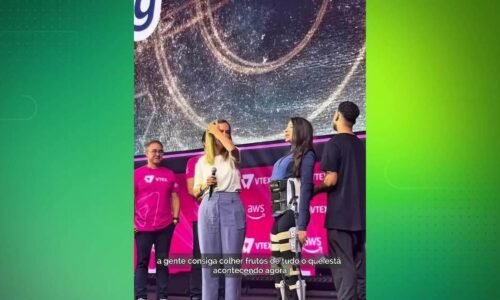 Lais Souza aparece de pé em público pela primeira vez desde acidente