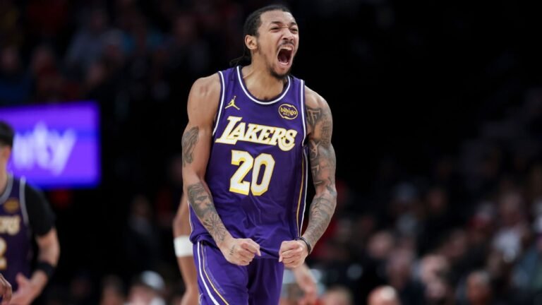 Lakers, needing backcourt help, sign Nick Smith Jr. to new deal