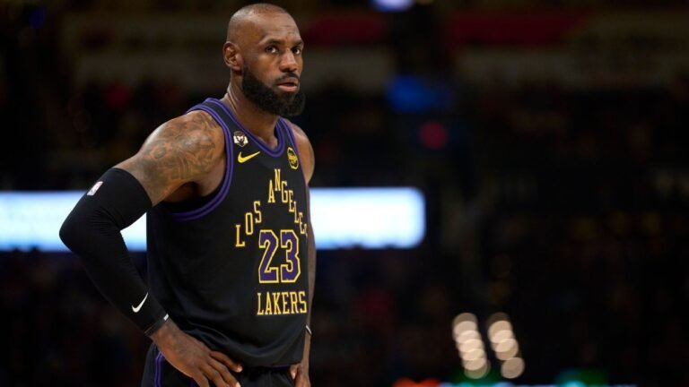 Lakers rule LeBron James out vs. Thunder with foot soreness
