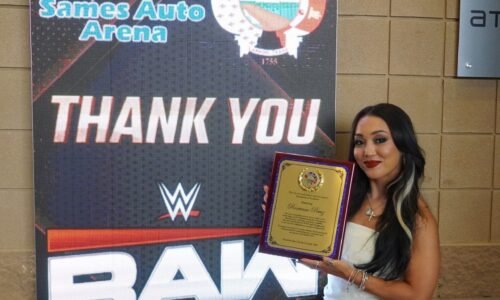 Laredo honors WWE star Roxanne Perez before first hometown match