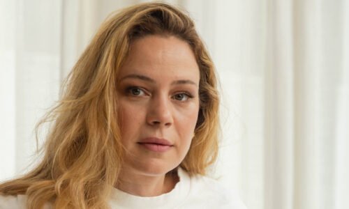 Leandra Leal diz que filha tem ciúme de cenas de beijo - 09/04/2026 - Televisão