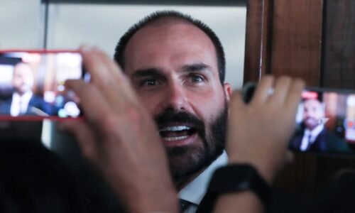 Moraes marca depoimento de Eduardo Bolsonaro em processo no STF