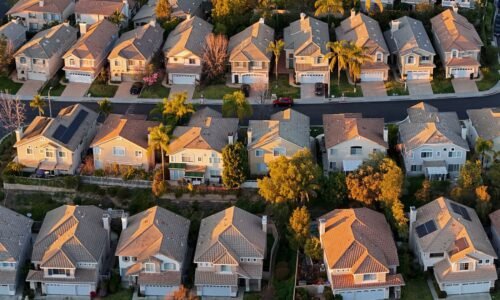 Mortgage applications rise as rates fall to one-month low