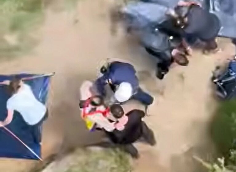Mulher fica ferida no Pico Paraná e é resgatada com guincho aéreo