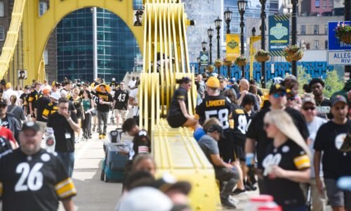 NFL Draft live updates: Pittsburgh reaches fever pitch as draft begins