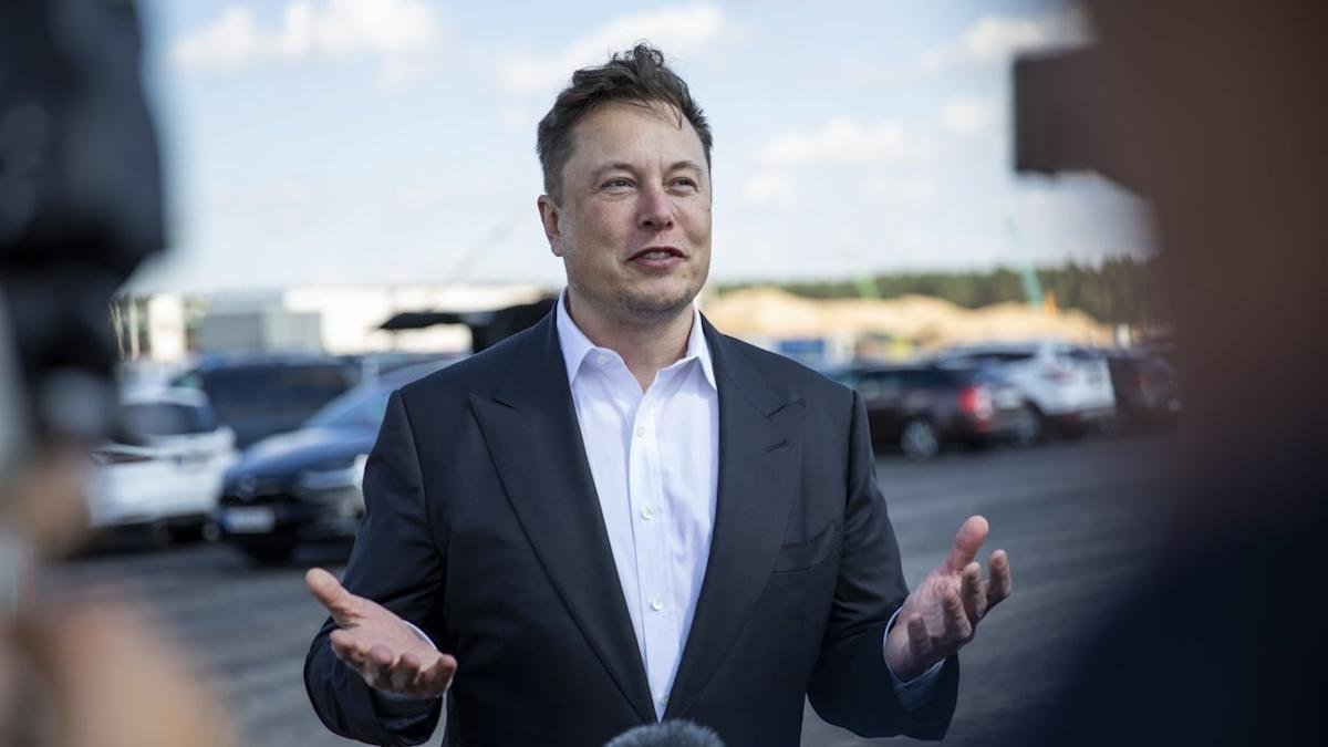 Nasdaq Composite Succumbs to Selling Pressure amid Netflix and Tesla Tug-of-War