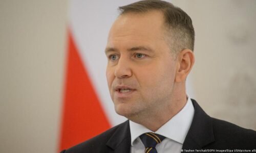 Niemiecka gazeta o polskim TK: ślubowanie przez megafon?