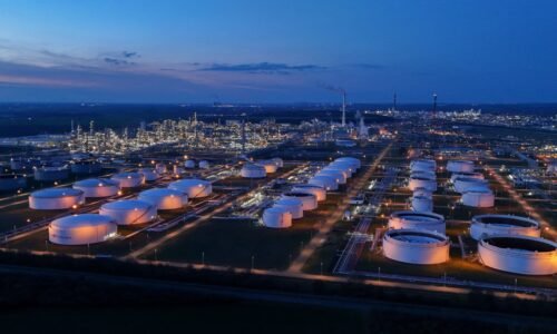 Oil rises as Trump reaffirms deadline for striking Iran's power plants, bridges