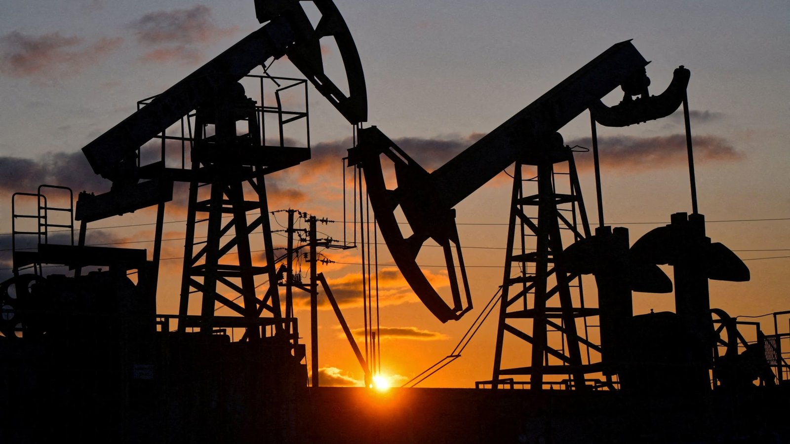 Oil tumbles more than 10% as Iran declares Strait of Hormuz open