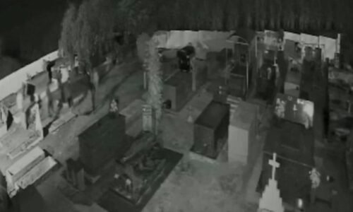 Oito túmulos são violados e corpo sepultado há 3 meses some