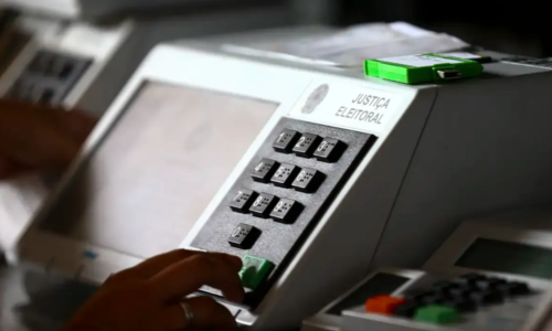 Onze governadores deixam o cargo para disputar eleições