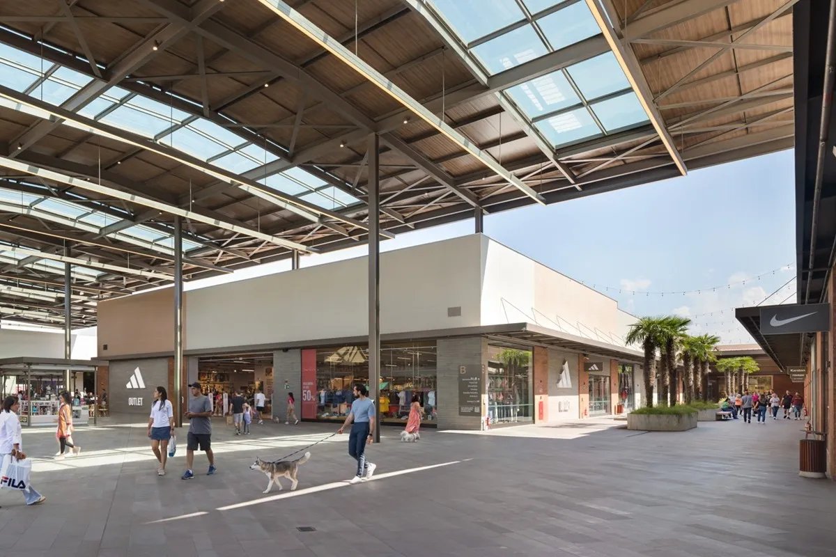 Outlet em Campo Largo tem descontos de até 50% nas terças
