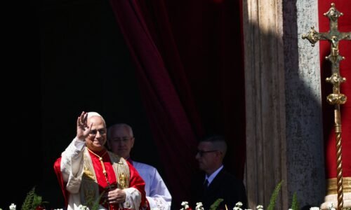 Papa Leão XIV reza missa de Páscoa no Vaticano; FOTOS