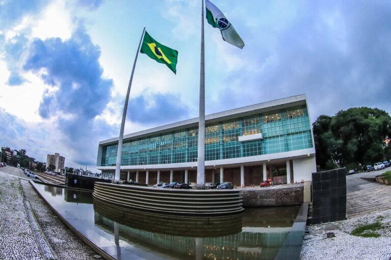 Paraná exonera 16 secretários por prazo eleitoral; veja lista
