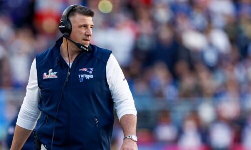 Patriots coach Mike Vrabel and NFL reporter Dianna Russini say photos of them at Arizona hotel are misleading