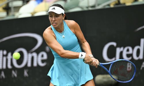Pegula goes the distance to beat Shnaider in Charleston