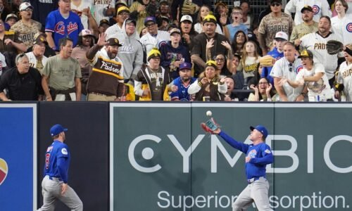 Pete Crow-Armstrong makes tough catch, hits into wall | 04/28/2026
