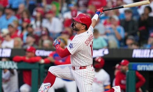 Phillies take series opener over Cubs behind Kyle Schwarber's homers