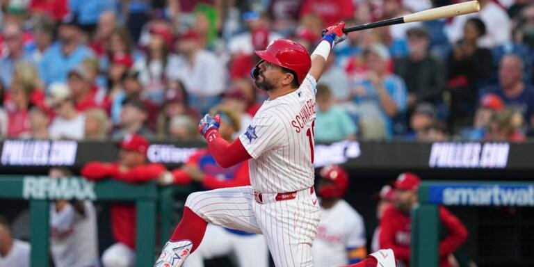 Phillies take series opener over Cubs behind Kyle Schwarber's homers