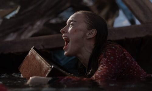 Phoebe Dynevor in Netflix's 'Thrash'
