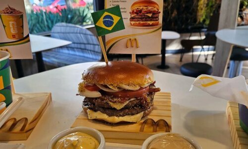 Rede de fast food lança sanduíches temáticos da Copa do Mundo