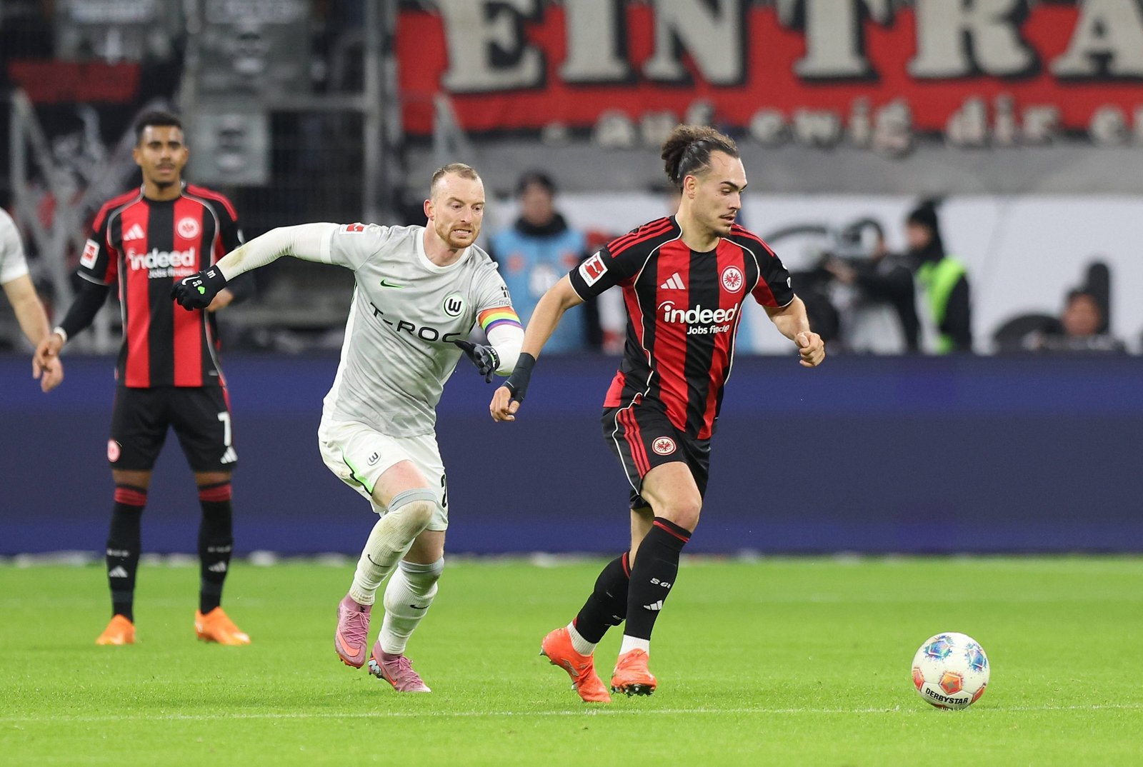 SGE in Wolfsburg gefordert: Europa-Hoffnung trifft auf Abstiegskampf