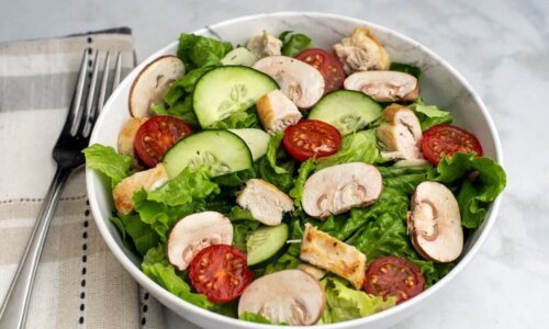 Salada com proteína: 3 receitas saudáveis e nutritivas para o jantar 