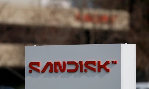 Sandisk is up nearly 250% this year, and a new Wall Street superbull emerges. Here's their thesis.