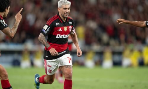 Sem substitutos, Arrascaeta é testado em sequência e se aproxima de melhor forma no Flamengo