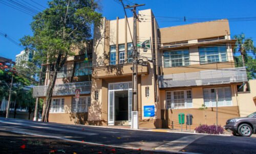 Servidores municipais começam a receber o adiantamento do 13º salário – Prefeitura Municipal de Foz do Iguaçu