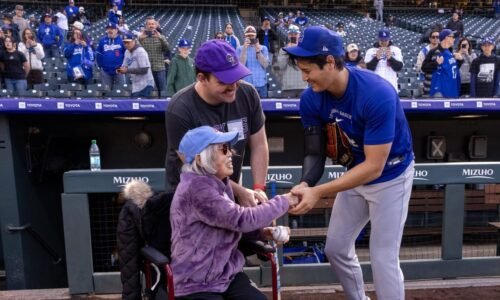 Shohei Ohtani, Dave Roberts meet 100-year-old Nagasaki survivor