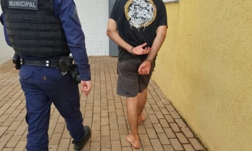 Solto pela Justiça, homem foge da GM e é preso novamente em ponto conhecido do tráfico