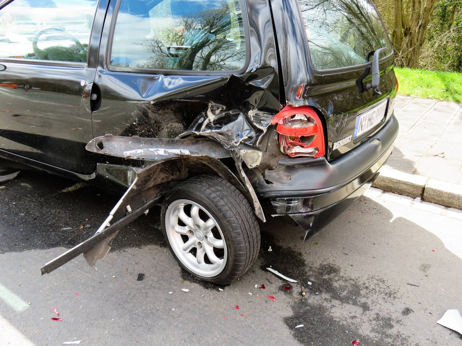 Startling Vehicle Crash on Pine Street and 14th Street Injures 1 [Eureka, CA]