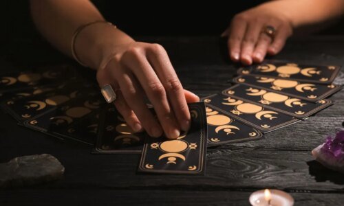 Tarot mensal: previsões para os 12 signos em abril