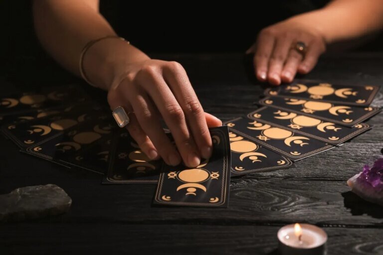 Tarot mensal: previsões para os 12 signos em abril