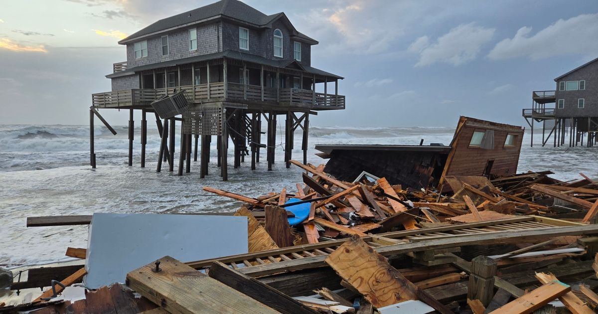 Threat of more oceanfront homes collapsing closes portion of Outer Banks beach :: WRAL.com
