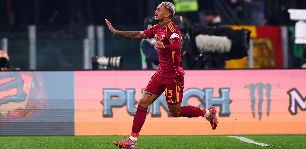 Wesley comemora gol da Roma contra a Juventus
