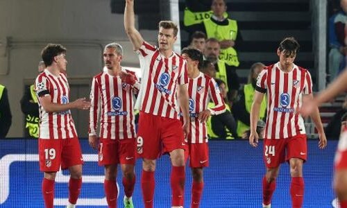 Sorloth, do Atlético de Madrid, comemora gol contra o Barcelona, pela Liga dos Campeões