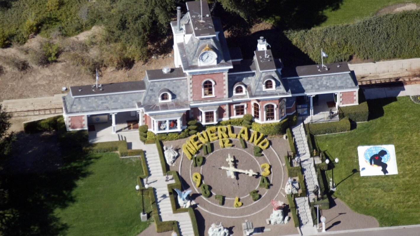 LOS OLIVOS, CA - NOVEMBER 18 : An aerial photo shows a Santa Barbara County Sheriff
