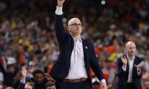 Why UConn coach wears same suit for March Madness games