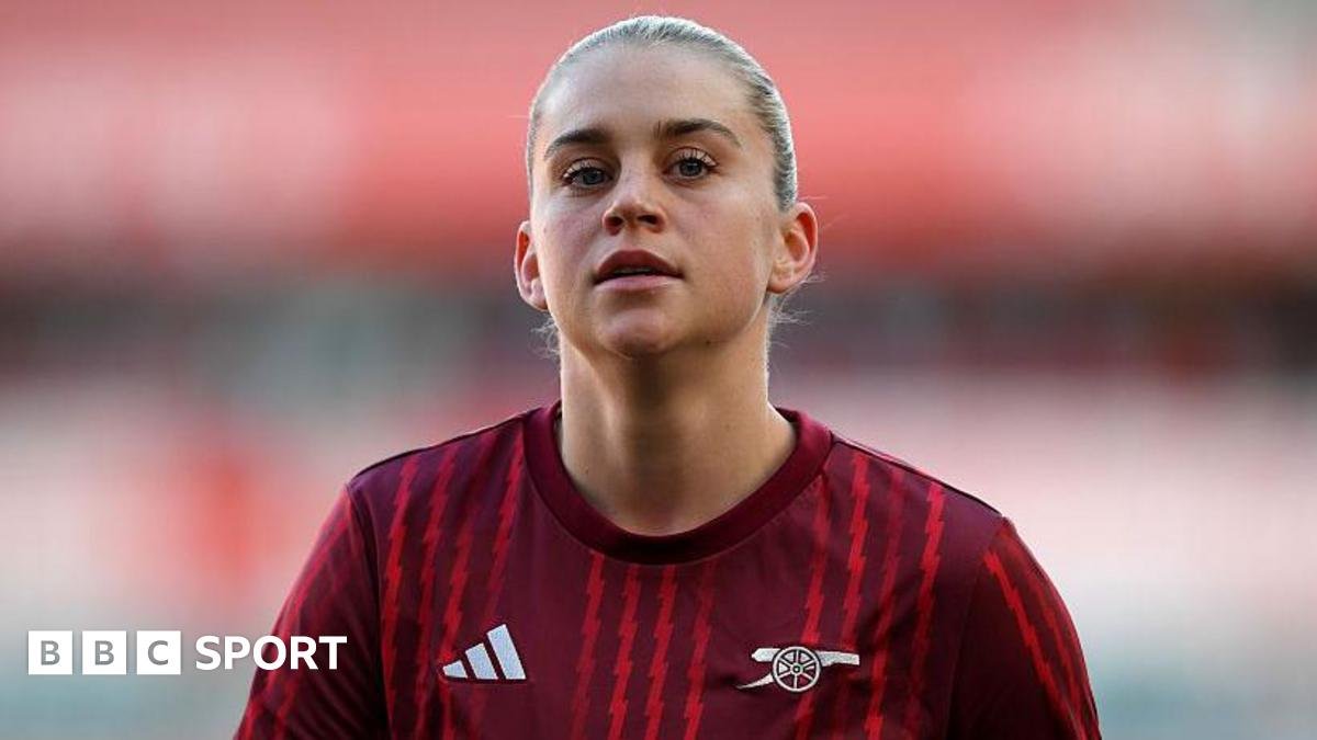 Women's Super League LIVE: Arsenal host Leicester in key game in hand on Man City