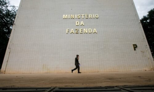 a estratégia do governo para alcançar o superávit das contas a partir de 2027