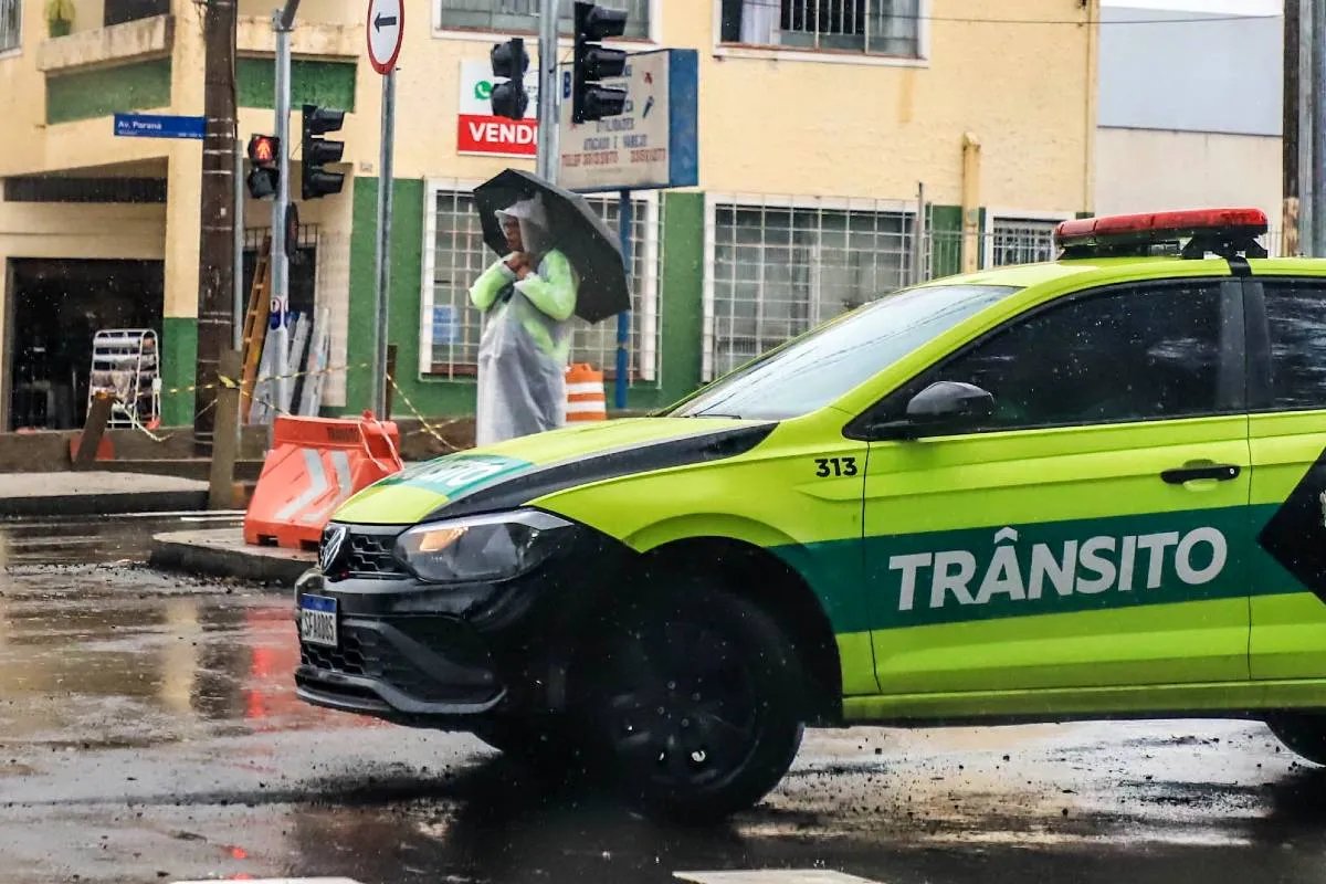furto de cabos desliga sinaleiros e gera o caos nesta terça-feira (28)