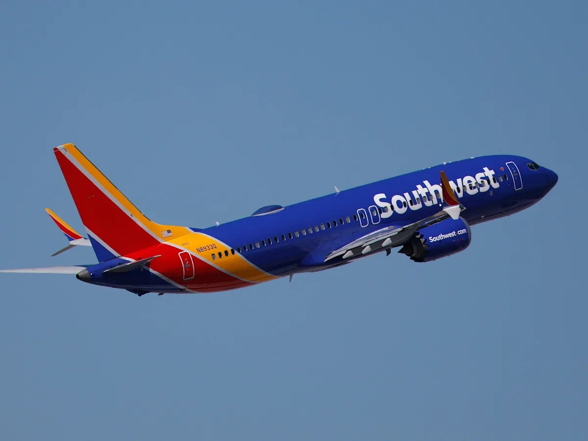 A cross-country Southwest flight's windshield cracked at 37,000 feet and forced a diversion