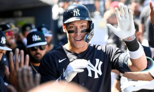 Aaron Judge's cleats feature logo of his dogs, Penny and Gus